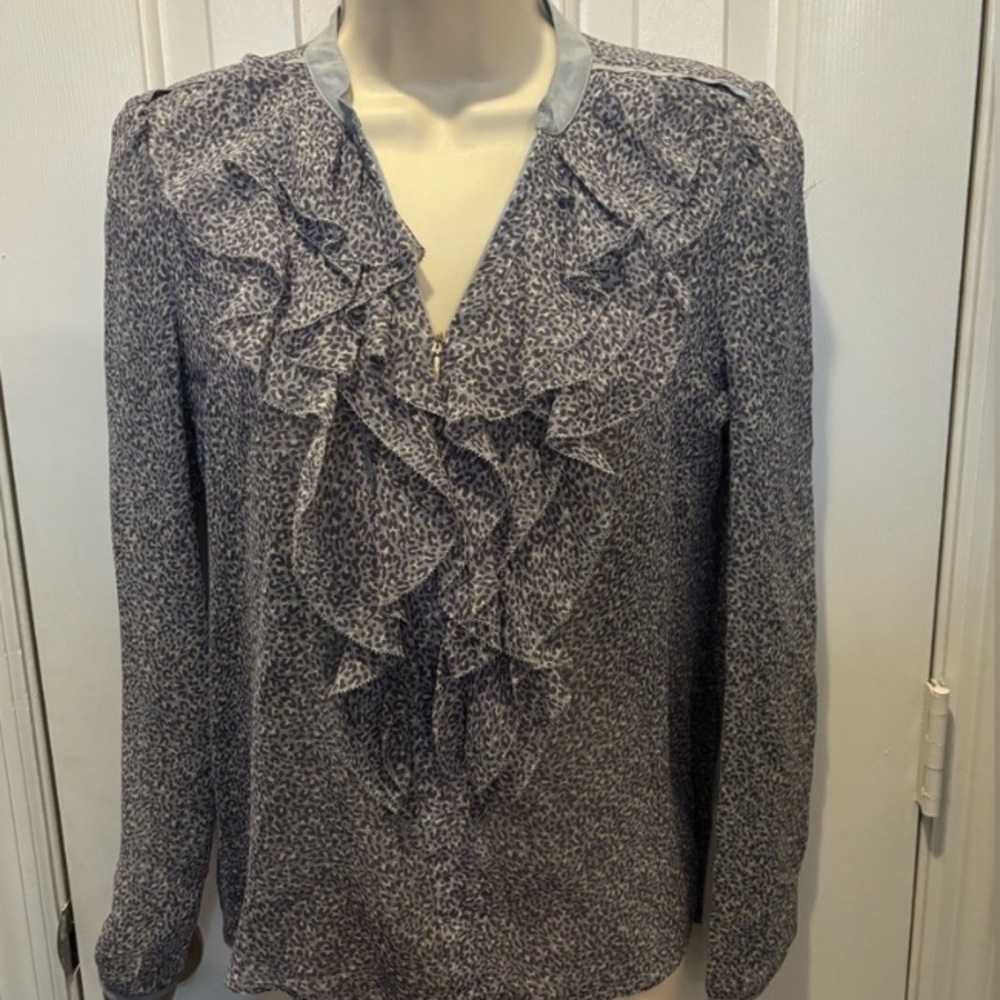 Tory Burch 100% Silk Women's Ruffled Pattered Gray Blouse in excellent condition